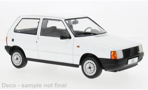 Fiat Uno 1/18 MCG weiss 1984 1:18 diecast model cars