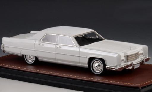 Diecast model cars Lincoln Continental 1/43 GLM Town Car white/matt-white 1973 Lincoln Continental 1/43 GLM Town Car white/matt-white 1973 diecast model cars