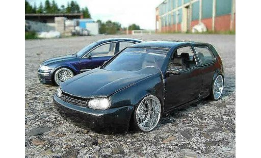 Volkswagen Golf GTI 1/18 Revell black jantes chromees diecast model cars
