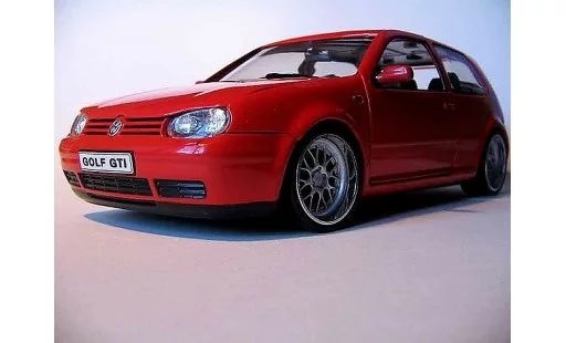 Volkswagen Golf GTI 1/18 Revell red jantes bords larges diecast model cars