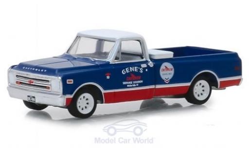 Chevrolet C-10 1/64 Greenlight Genes Chevron Service Station 1968 diecast model cars