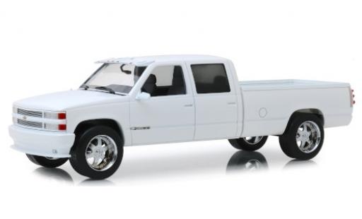 Chevrolet Silverado 1/18 Greenlight 3500 Crew Cab Custom white 1997 diecast model cars