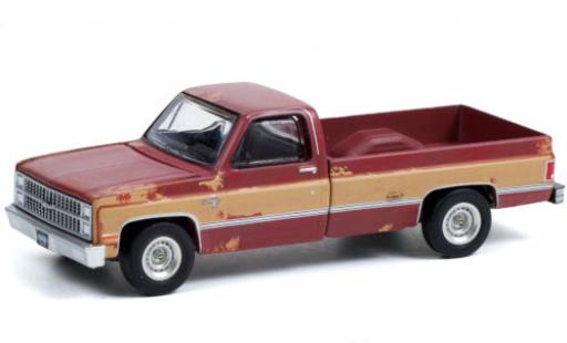 Diecast model cars Chevrolet Silverado 1/64 Greenlight C-10 matt-red/matt-beige 1983 mit Witterungsspuren Chevrolet Silverado 1/64 Greenlight C-10 matt-red/matt-beige 1983 mit Witterungsspuren diecast model cars