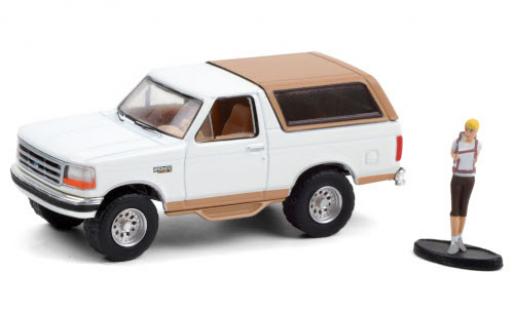 Diecast model cars Ford Bronco 1/64 Greenlight Eddie Bauer white/matt-beige 1996 avec figurine Ford Bronco 1/64 Greenlight Eddie Bauer white/matt-beige 1996 avec figurine diecast model cars