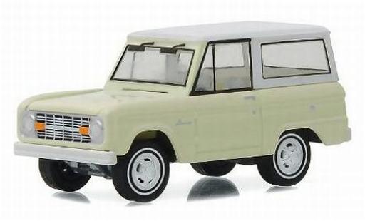 Diecast model cars Ford Bronco 1/64 Greenlight beige/white 1966 50th Anniversaire Edition sans Vitrine Ford Bronco 1/64 Greenlight beige/white 1966 50th Anniversaire Edition sans Vitrine diecast model cars