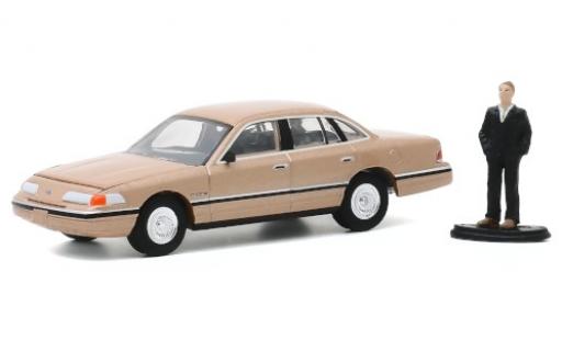 Diecast model cars Ford Crown 1/64 Greenlight Victoria LX metallic beige 1992 avec figurine Ford Crown 1/64 Greenlight Victoria LX metallic beige 1992 avec figurine diecast model cars