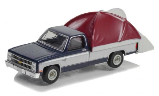 Chevrolet C-10 1/64 Greenlight Silverado blue foncé/d 1982 diecast model cars
