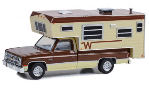 Diecast model cars Chevrolet C-20 1/64 Greenlight Silverado metallise brun/beige 1982 Chevrolet C-20 1/64 Greenlight Silverado metallise brun/beige 1982 diecast model cars