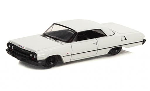 Diecast model cars Chevrolet Impala 1/64 Greenlight Lowrider white 1963 Chevrolet Impala 1/64 Greenlight Lowrider white 1963 diecast model cars