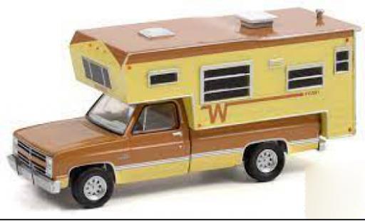 Diecast model cars Chevrolet Silverado 1/64 Greenlight brown/beige 1986 Chevrolet Silverado 1/64 Greenlight brown/beige 1986 diecast model cars