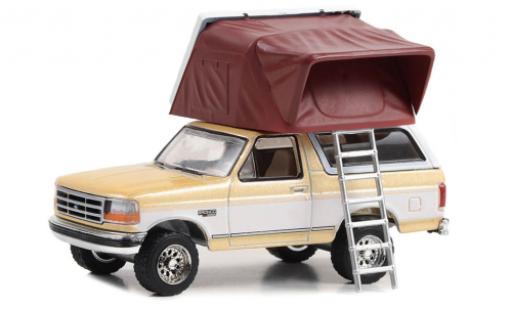 Diecast model cars Ford Bronco 1/64 Greenlight XLT beige/white 1996 Ford Bronco 1/64 Greenlight XLT beige/white 1996 diecast model cars