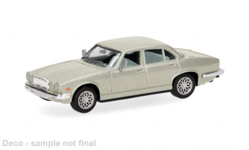 Diecast model cars Jaguar XJ 1/87 Herpa Series III beige 1979 1:87 Jaguar XJ 1/87 Herpa Series III beige 1979 1:87 diecast model cars
