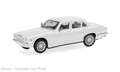 Diecast model cars Jaguar XJ 1/87 Herpa Series III weiss 1979 1:87 Jaguar XJ 1/87 Herpa Series III weiss 1979 1:87 diecast model cars