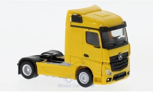 Diecast model cars Mercedes Actros 1/87 Herpa Streamspace 2.5 yellow 2018 Zugmaschine Mercedes Actros 1/87 Herpa Streamspace 2.5 yellow 2018 Zugmaschine diecast model cars