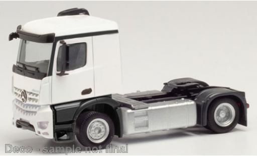 Diecast model cars Mercedes CLA 1/87 Herpa Arocs Classic white Mercedes CLA 1/87 Herpa Arocs Classic white diecast model cars