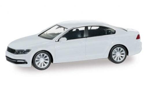 Diecast model cars Volkswagen Passat 1/87 Herpa Limousine metallic white Volkswagen Passat 1/87 Herpa Limousine metallic white diecast model cars