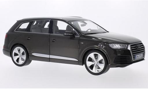 Diecast model cars Audi Q7 1/18 Minichamps metallic brown Audi Q7 1/18 Minichamps metallic brown diecast model cars
