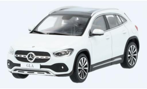 Diecast model cars Mercedes Classe GLA 1/43 Spark GLA (H247) white Mercedes Classe GLA 1/43 Spark GLA (H247) white diecast model cars
