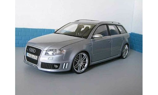 Audi RS4 avant 1/18 Minichamps grey diecast model cars