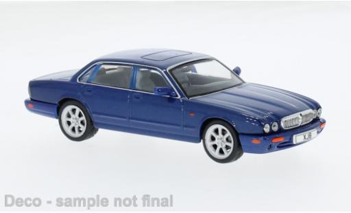 Diecast model cars Jaguar XJ 1/43 IXO 8 (X308) metallise blau 1998 1:43 Jaguar XJ 1/43 IXO 8 (X308) metallise blau 1998 1:43 diecast model cars