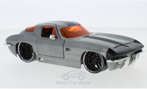 Diecast model cars Chevrolet Corvette 1/24 Jada Toys Sting Ray grey/black 1963 Chevrolet Corvette 1/24 Jada Toys Sting Ray grey/black 1963 diecast model cars