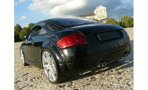 Audi TT coupe 1/18 Revell black diecast model cars