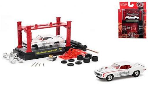 Diecast model cars Chevrolet Camaro 1/64 M2 Machines RS/SS white Edelbrock 1969 Model-Kit Kit y compris les 4 Ersatzrädern Chevrolet Camaro 1/64 M2 Machines RS/SS white Edelbrock 1969 Model-Kit Kit y compris les 4 Ersatzrädern diecast model cars
