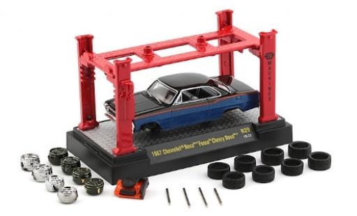 Chevrolet Nova 1/64 M2 Machines metallic blue/black 1967 Foose Cherry avec Hebebühne et 2 Radsätzen diecast model cars