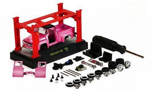 Diecast model cars Ford F-1 1/64 M2 Machines 00 Tuning metallic pink/black 1956 Model-Kit Kit y compris les Hebebühne et 4 Ersatzrädern Ford F-1 1/64 M2 Machines 00 Tuning metallic pink/black 1956 Model-Kit Kit y compris les Hebebühne et 4 Ersatzrädern diecast model cars
