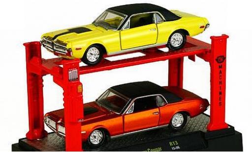 Diecast model cars Mercury Cougar 1/64 M2 Machines 1968 voiture Lift 2er-Set: chaque 1x yellow/black et le cuivre/black ainsi que Hebebühne Mercury Cougar 1/64 M2 Machines 1968 voiture Lift 2er-Set: chaque 1x yellow/black et le cuivre/black ainsi que Hebebühne diecast model cars