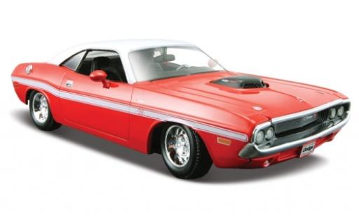 Diecast model cars Dodge Challenger 1/24 Maisto R/T red/white 1970 Dodge Challenger 1/24 Maisto R/T red/white 1970 diecast model cars