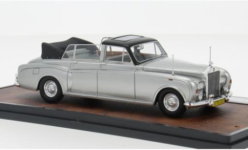 Diecast model cars Rolls Royce Phantom 1/43 Matrix VI Landaulet silber 1973 1:43 Rolls Royce Phantom 1/43 Matrix VI Landaulet silber 1973 1:43 diecast model cars