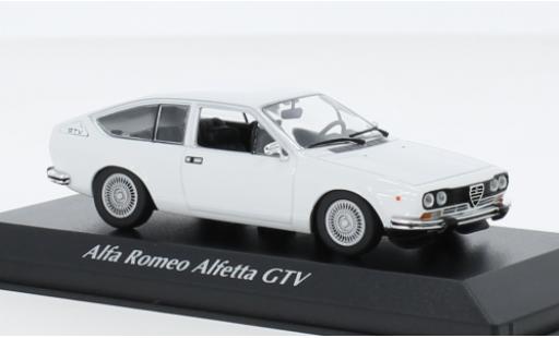 Alfa Romeo Alfetta 1/43 Maxichamps GTV white 1976 diecast model cars