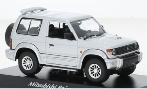 Diecast model cars Mitsubishi Pajero 1/43 Maxichamps SWB grey 1991 Mitsubishi Pajero 1/43 Maxichamps SWB grey 1991 diecast model cars