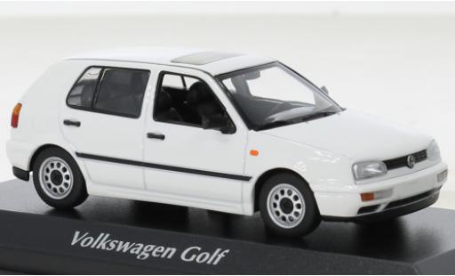 Diecast model cars Volkswagen Golf 1/43 Maxichamps white 1997 Volkswagen Golf 1/43 Maxichamps white 1997 diecast model cars