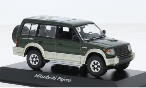 Mitsubishi Pajero 1/43 Maxichamps LWB metallise gr&uuml;n 1991 1:43 diecast model cars