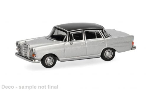 Mercedes 200 1/87 Herpa Heckflosse silber/schwarz 1:87 diecast model cars