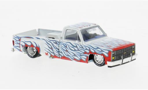 Diecast model cars Chevrolet Silverado 1/64 Mini GT Dually on Fire V2 weiss/Dekor 1980 1:64 Chevrolet Silverado 1/64 Mini GT Dually on Fire V2 weiss/Dekor 1980 1:64 diecast model cars