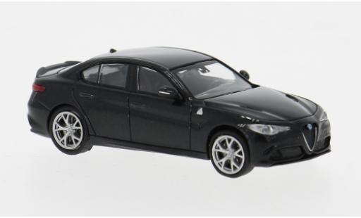 Diecast model cars Alfa Romeo Giulia 1/87 Minichamps Quadrifoglio metallise schwarz 2017 1:87 Alfa Romeo Giulia 1/87 Minichamps Quadrifoglio metallise schwarz 2017 1:87 diecast model cars