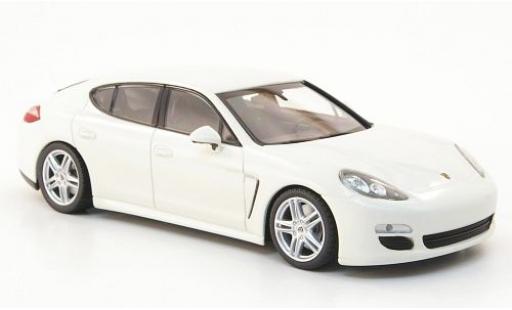 Diecast model cars Porsche Panamera 1/43 Minichamps Diesel white 2010 sans Vitrine Porsche Panamera 1/43 Minichamps Diesel white 2010 sans Vitrine diecast model cars