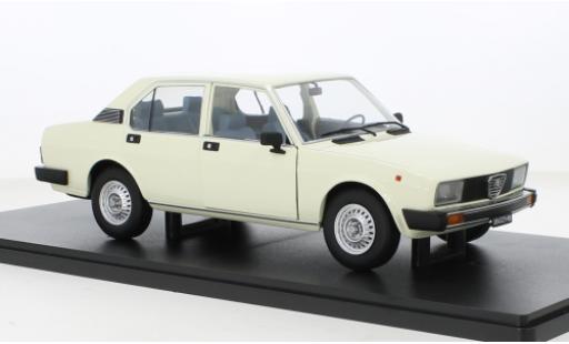 Alfa Romeo Alfetta 1/18 Mitica Berlina 2000L beige 1978 diecast model cars