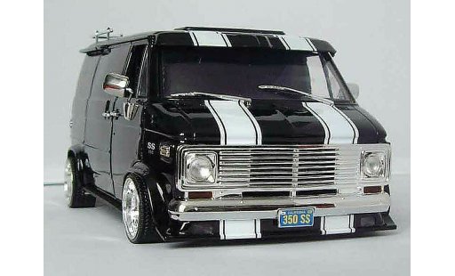 Chevrolet Van fourgon 1/18 Highway 61 black diecast model cars