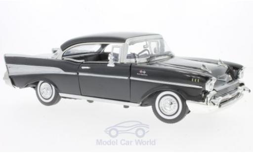 Diecast model cars Chevrolet Bel Air 1/18 Motormax black 1957 Chevrolet Bel Air 1/18 Motormax black 1957 diecast model cars