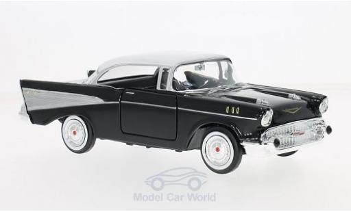 Chevrolet Bel Air 1/24 Motormax black/white 1957 diecast model cars