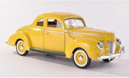 Diecast model cars Ford Deluxe 1/18 Motormax yellow 1940 Ford Deluxe 1/18 Motormax yellow 1940 diecast model cars