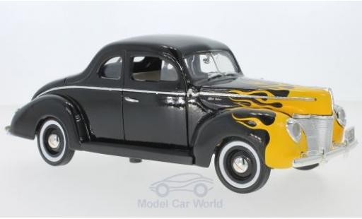 Diecast model cars Ford Deluxe 1/18 Motormax black/Dekor 1940 Ford Deluxe 1/18 Motormax black/Dekor 1940 diecast model cars