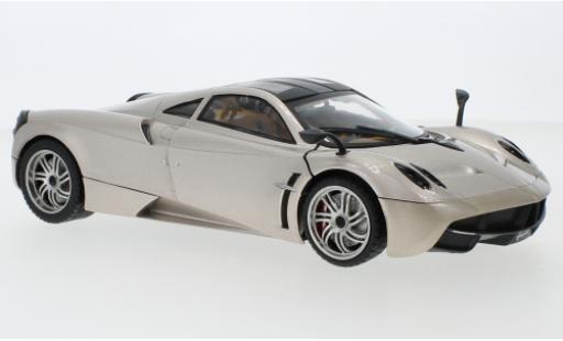 Diecast model cars Pagani Huayra 1/18 Motormax gold Pagani Huayra 1/18 Motormax gold diecast model cars