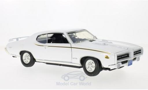 Diecast model cars Pontiac GTO 1/18 Motormax Judge white 1969 Pontiac GTO 1/18 Motormax Judge white 1969 diecast model cars