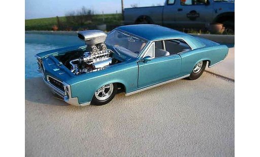 Pontiac GTO 1966 1/18 Hot Wheels moteur corvette drag diecast model cars