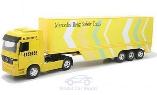 Diecast model cars Mercedes Actros 1/32 New Ray 1857 yellow mit Kastenauflieger Mercedes Actros 1/32 New Ray 1857 yellow mit Kastenauflieger diecast model cars